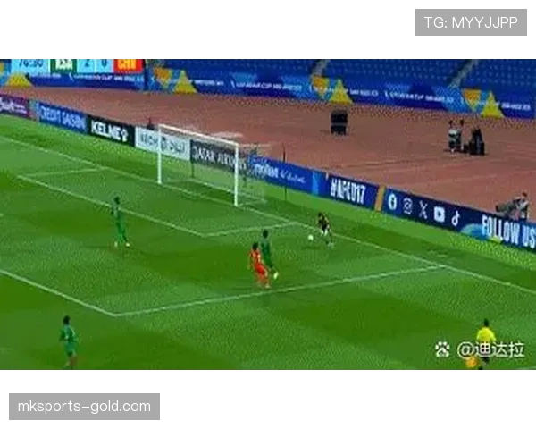 门将规则：手接回传球是否违规？解析禁区内的持球限制