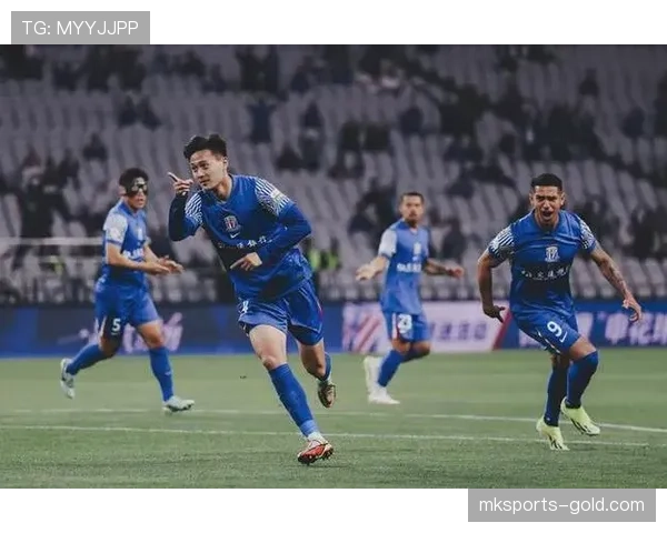 上海申花中场控制力不足，难以支撑比赛节奏，稳定性面临考验